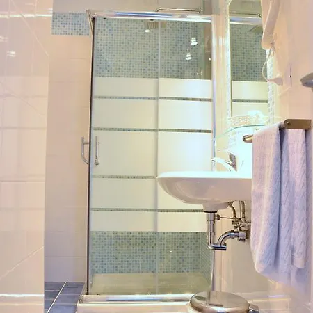 Couette-café La Di 4*